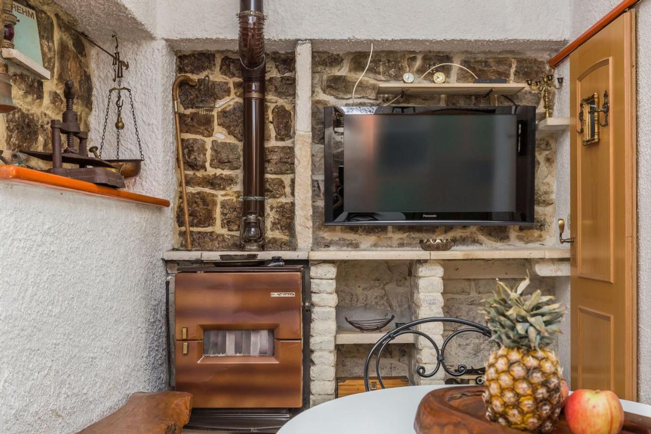 Вилла Mini Stone House Омиш Экстерьер фото