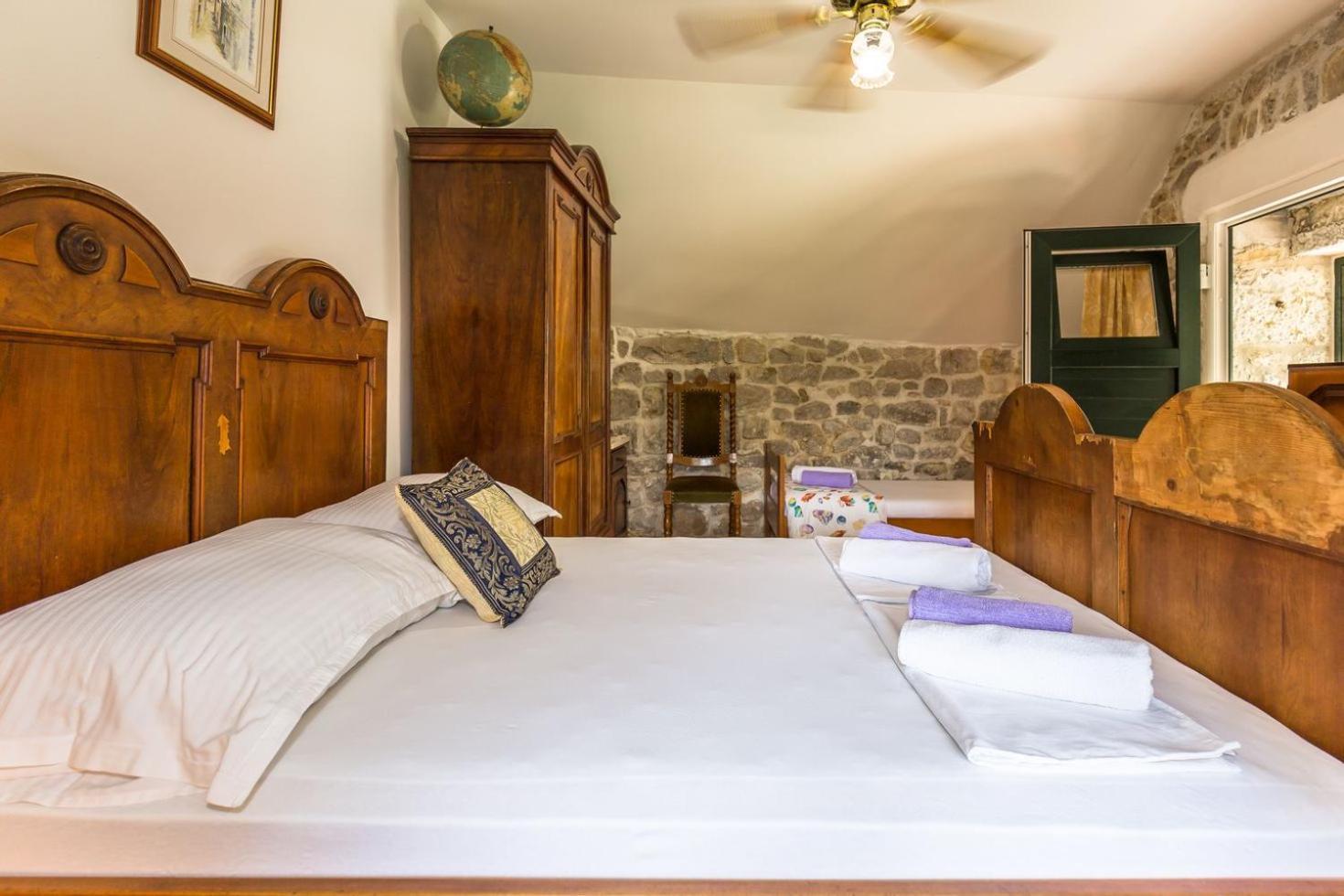 Вилла Mini Stone House Омиш Экстерьер фото