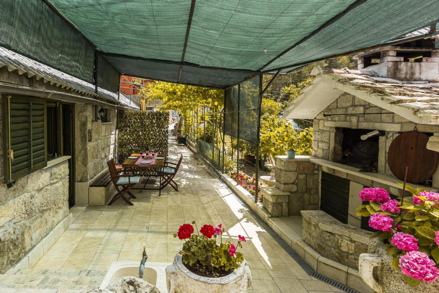 Вилла Mini Stone House Омиш Экстерьер фото